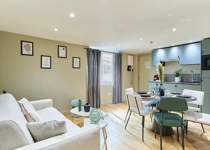 Apartment Center Of Paris By Studio Prestige